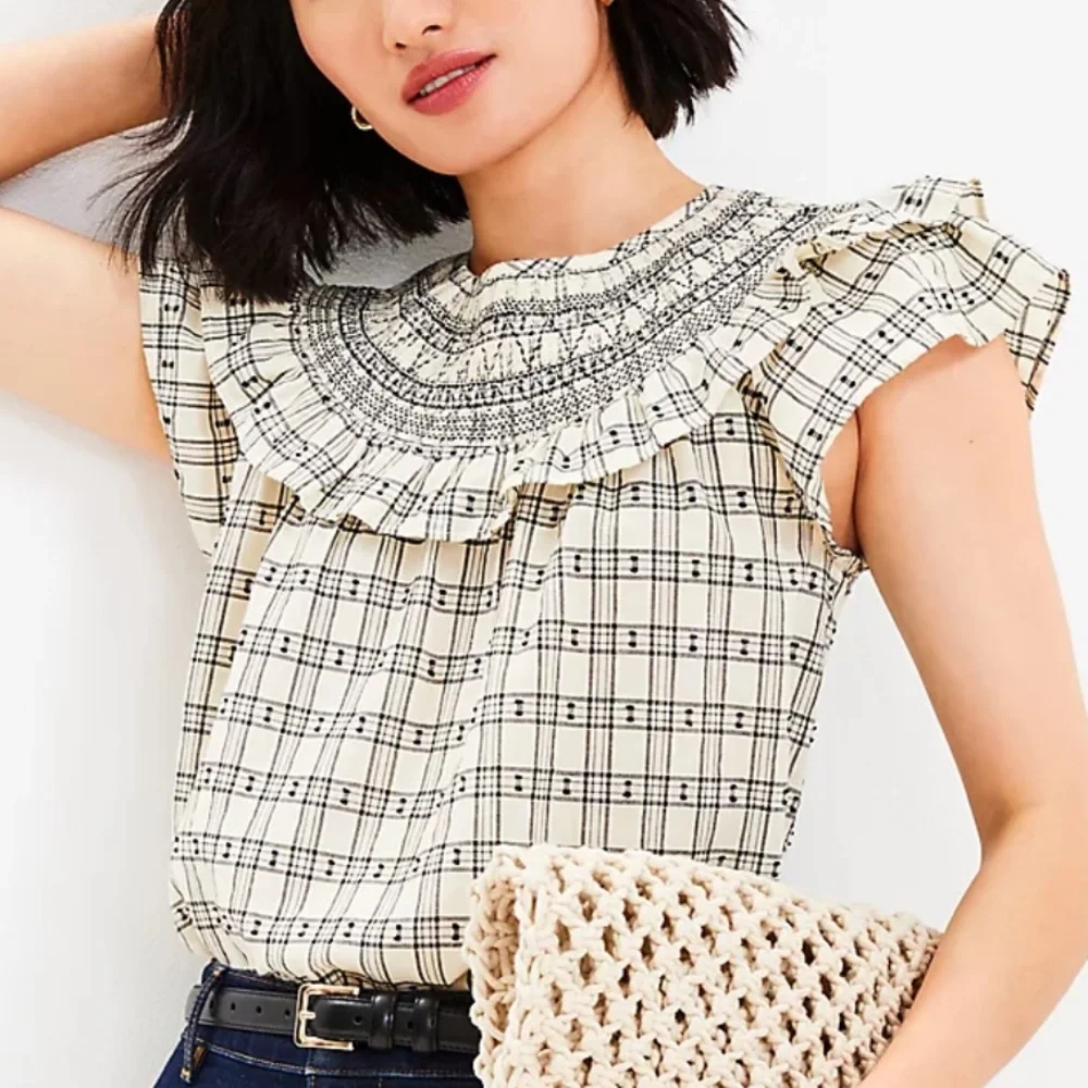 LOFT ruffle top - Picture 2 of 12